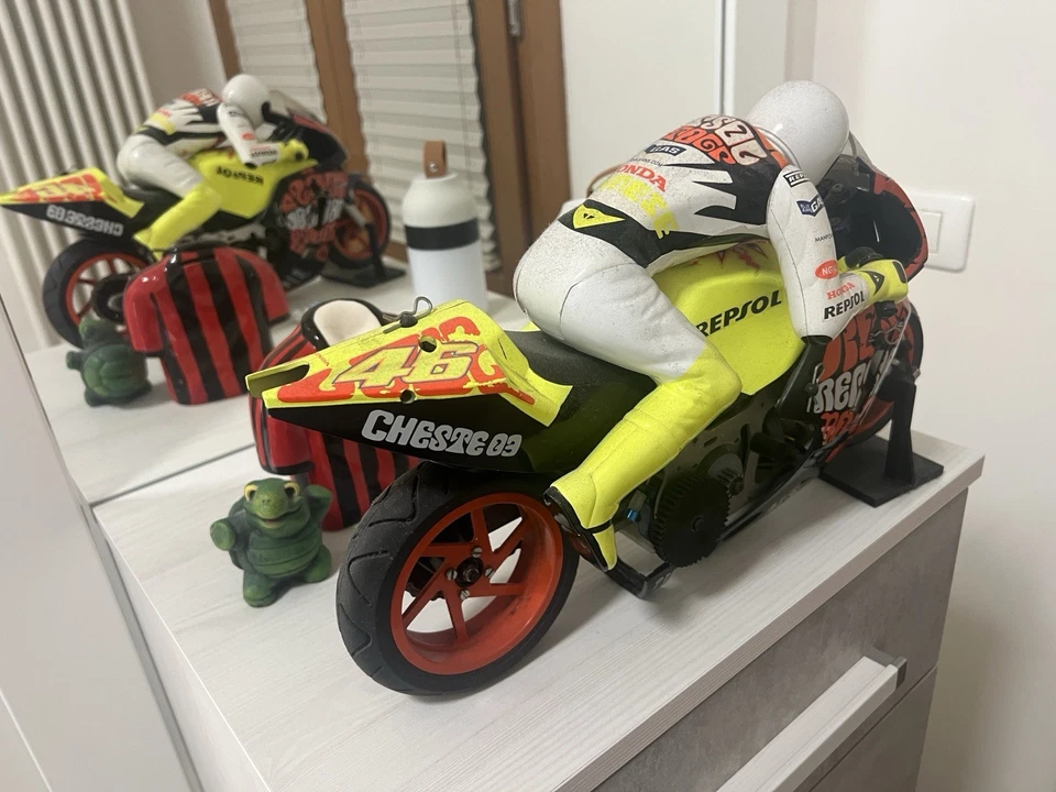 Honda RC 211V Repsol scala 1/5 motore a scoppio radiocomandata - Immagine 2 di 4