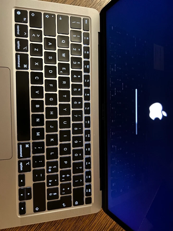 Apple MacBook Air 13" M1 · 16GB · 2TB, foto 2 di 2