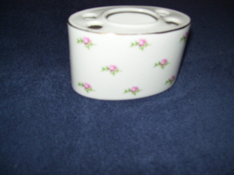 Rose Themed Toothbrush Holder