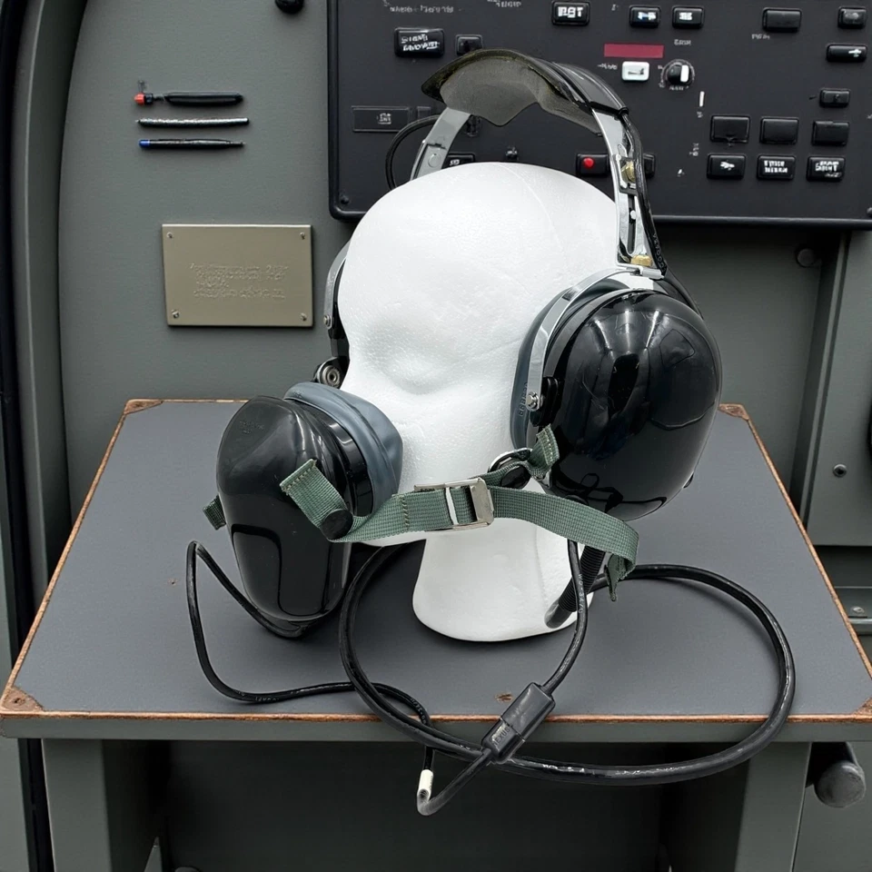 David Clark H-133C/A1C Aviation Communication Headset, 1980s Army Helo Crew Set - Image 2 of 4