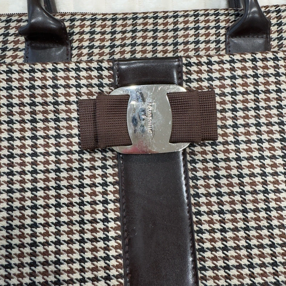 Bolso para portátil Salvatore Ferragamo pata de gallo Foto 2 de 4