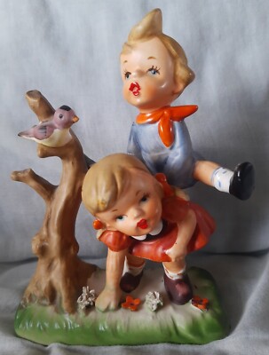 50er Jahre Hummel Stil Porzellan Figur Junge & Mädchen Leapfrog