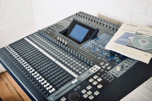 Yamaha 02R96 V2 Version 2 digital mixing console Excellent w/ manual