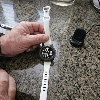 Samsung Gear Sport SM-R600 42mm 4GB Water-Resistant White Band