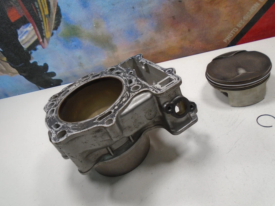 2006 SUZUKI SV 1000 REAR CYLINDER & PISTON 06 SV1000 03 - 07 - Image 3 of 4
