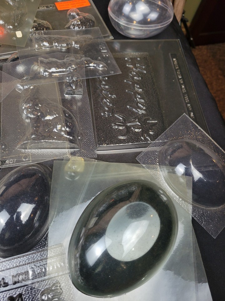 Vintage Wilton Easter Egg Bunny Rabbit Chick Basket Chocolate Candy