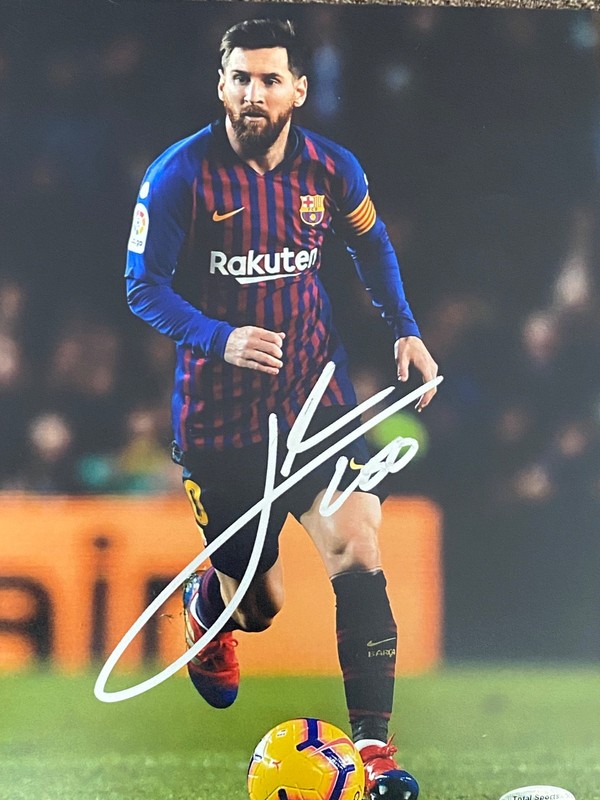 Lionel Messi Signed Autographed 8x10 Photo IMPERFECT with COA