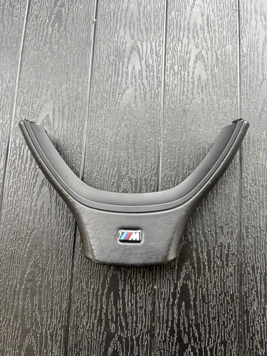 Steering wheel airbag cover