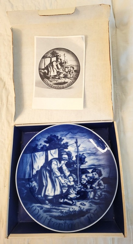 Bareuther Waldsassen 7.75” Plate Mother's Day 1971 Germany - original box