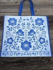 REUSEABLE TJX LARGE GIFT BAG TOTE GROCERY SHOPPING Happy BLUE Floral