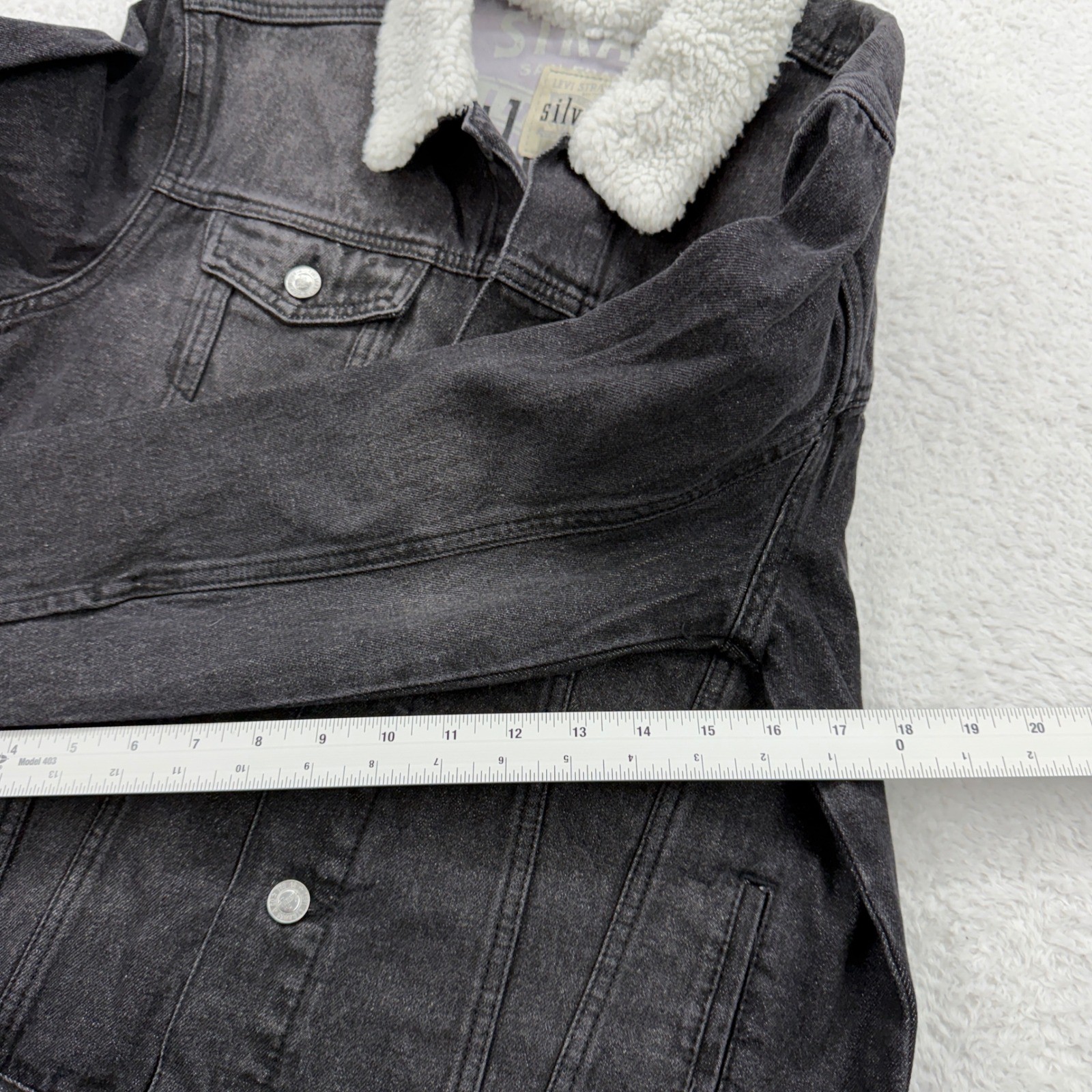 Levis SilverTab Boys Sherpa Lined Trucker Jacket Washed Black Denim Large 12-13Y thumbnail 7