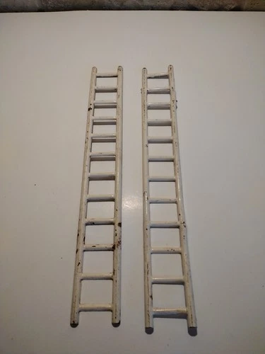 VINTAGE METAL 12 RUNG TONKA? FIRE ENGINE LADDERS
