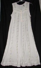 Vintage Adonna White Flowers Ruffle trim Nightgown size M 100 Cotton Gown