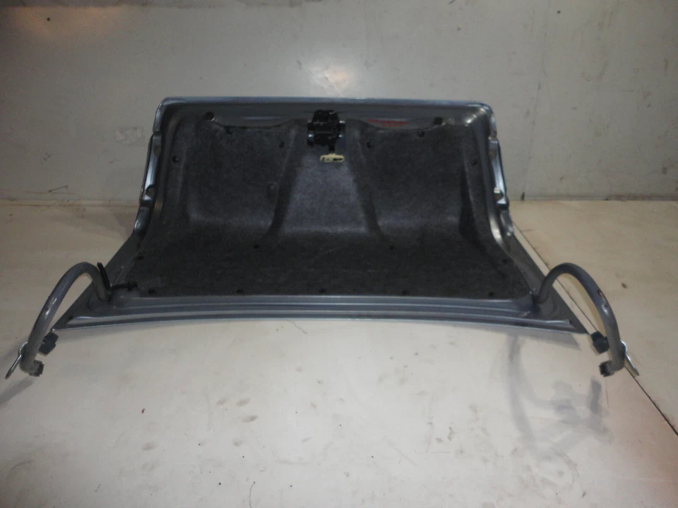 2005 SATURN L300 SEDAN REAR TRUNK LID ICE BLUE 42U U 725H - Image 3 of 4