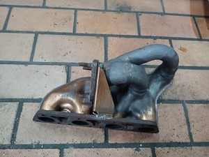 Audi A4 8E B6 B7 VW Passat 3BG 2.0 ALT 130PS Abgaskrümmer Krümmer