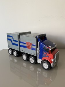 optimus prime transforms into a truck