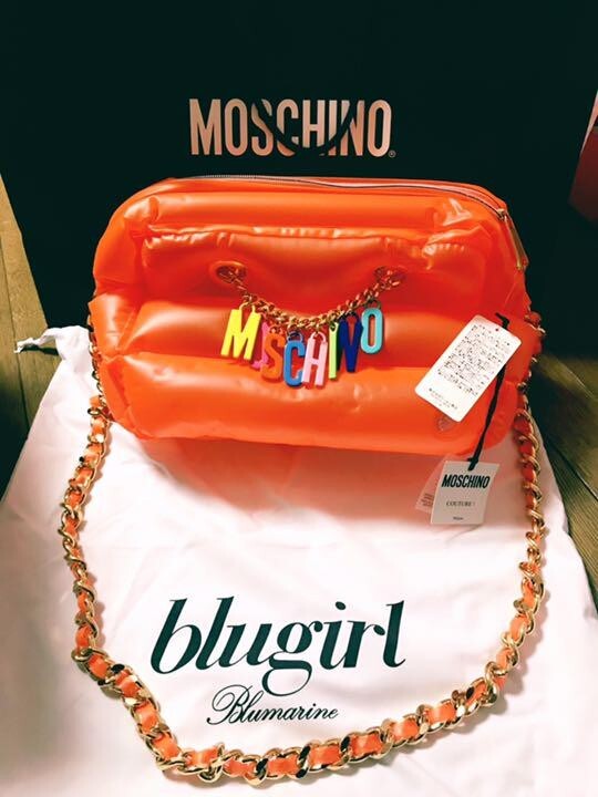 MOSCHINO J012155170555 関税送料込 Moschino Inflatable Logo Chain Shoulder Bag Orange NEW