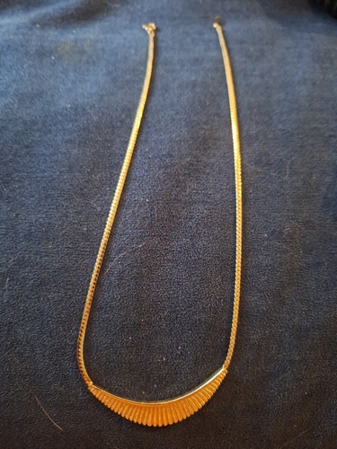 VTG 1984 AVON Gold Tone Pleated Crescent Fan Necklace Herringbone Chain Signed