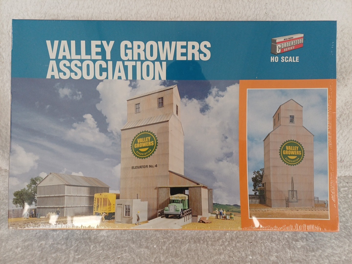 Walthers Cornerstone 933-3096 HO Scale Valley Growers Association Grain Elevator