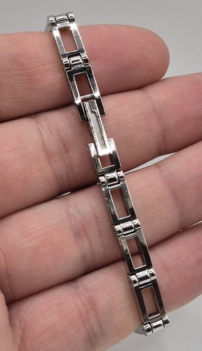 Gucci 3900L Stainless Steel Womens Watch Silver Guilloche Dial Box & Papers 2001 - Picture 8 of 11
