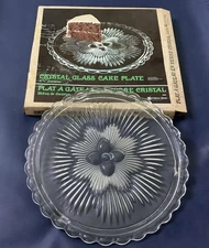 VINTAGE 60's INDIANA GLASS #3355 FLOWER SUNBURST CRYSTAL CAKE PLATE