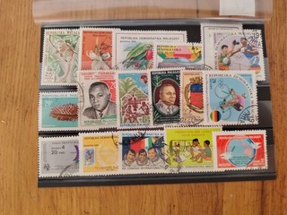 17 timbres Madagascar lot 92
