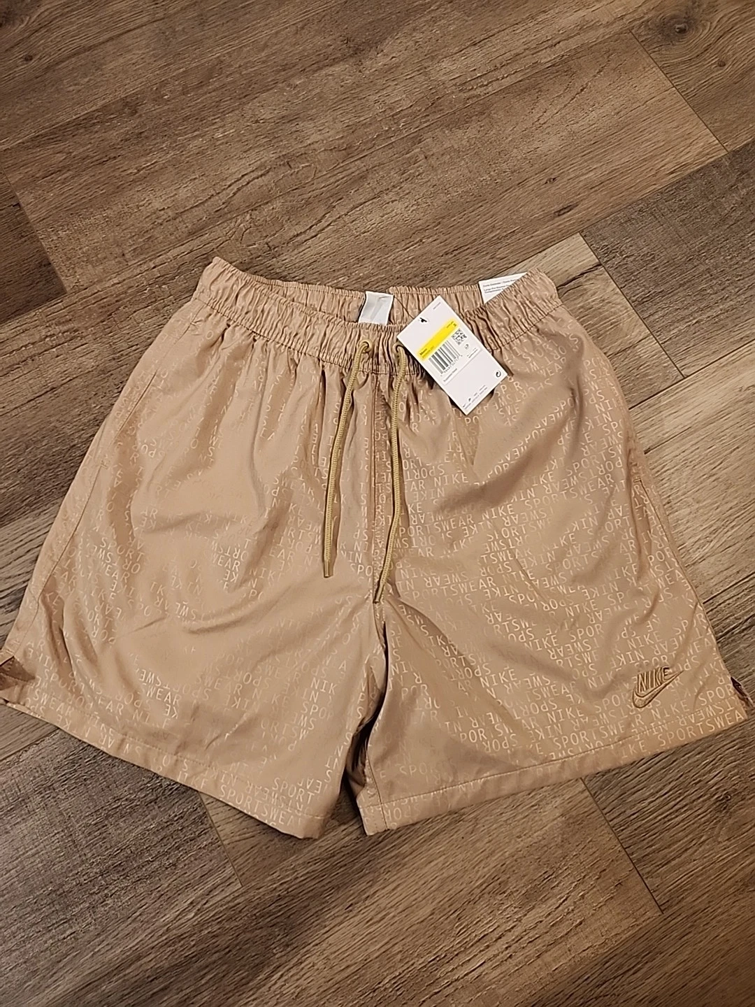 Nike Men’s Club Flow 6” Shorts, Parachute Beige, Small, HV4609-297, New