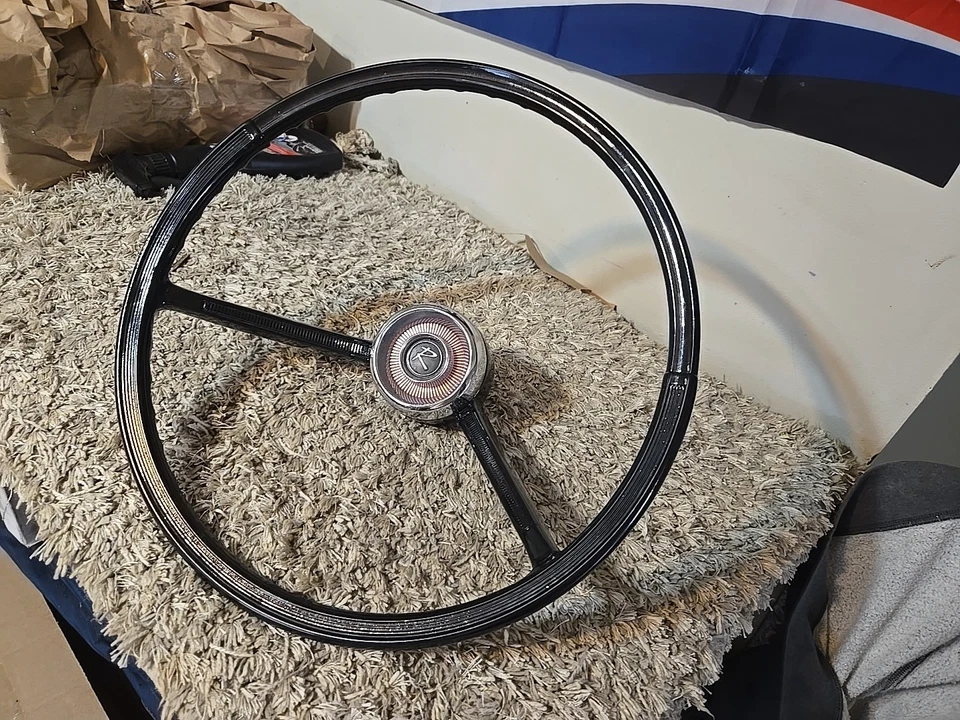 Volante AMC RAMBLER EMBAJADOR CLÁSICO 1963-1965 2 radios con tapa de bocina OEM Foto 2 de 4