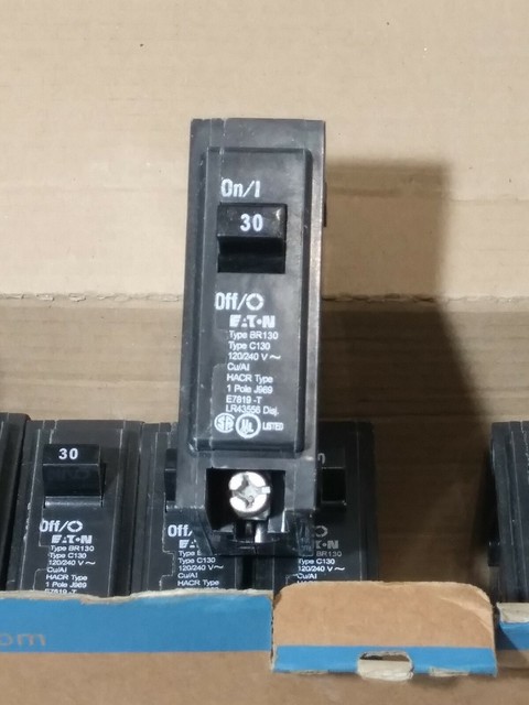 EATON CUTLER HAMMER CL130 30 AMP SINGLE POLE CIRCUIT BREAKER 120//240V NEW NO BOX