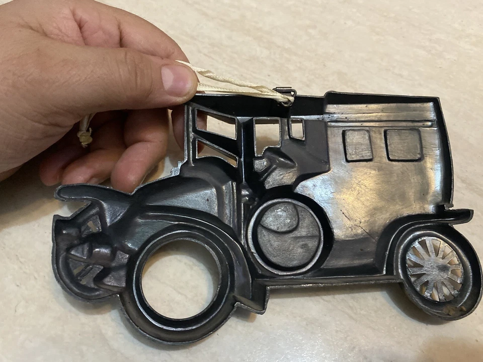 Modellino piatto in metallo da appendere Renault 1906 20/30 H.P 19x9 collezione - Immagine 4 di 4