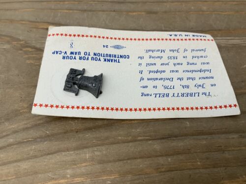 Vintage UAW metallo spilla bavero V-CAP Union Liberty Bell con scheda da esposizione USA - Foto 10 di 12