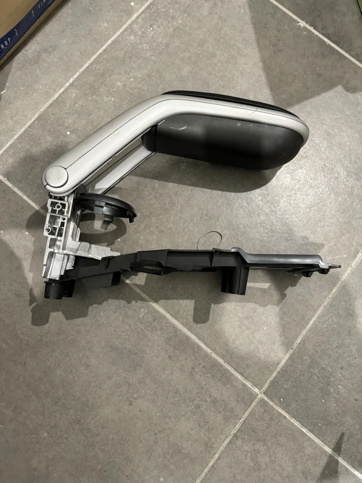 MINI R50, R53, R56, R55 2001-2015 consola central reposabrazos OEM Foto 3 de 4