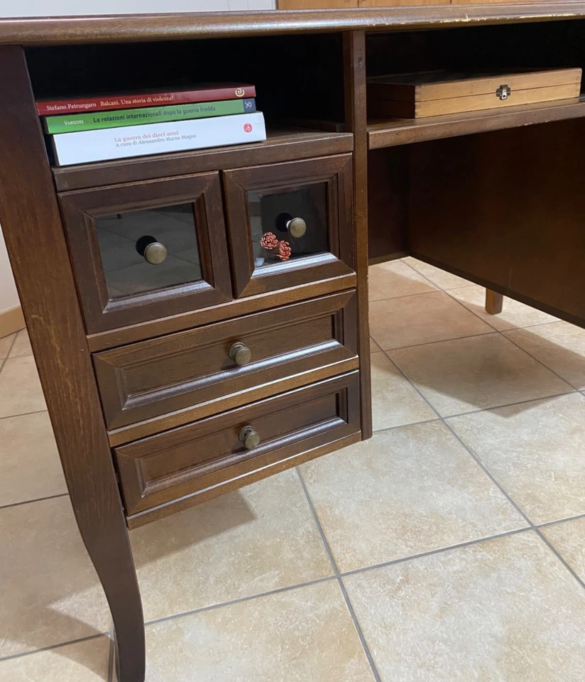 Scrivania elegante per computer da ufficio - Immagine 4 di 4