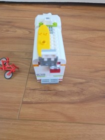LEGO City Camper (7639) Mostly Complete Set w/ Minifigures & Instructions 
