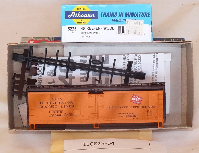 Milwaukee Road URTX - 40' Wood Reefer Kit - Athearn  NIB   HO Scale  110825-64