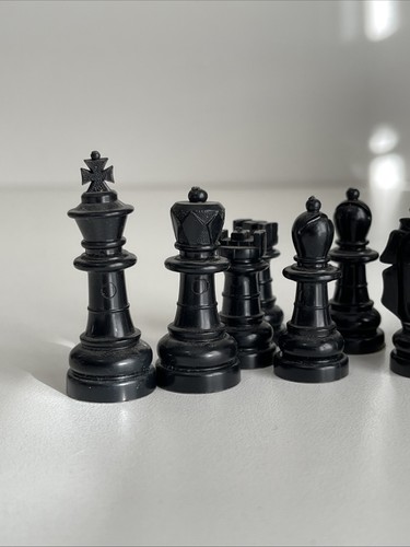 Vintage Magnetic Travel Chess Set – Folding Board, Made in Japan, Complete - Foto 15 di 24