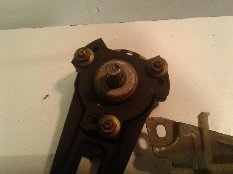 Used Front Right Door Window Regulator Front fits: 1998 Ford Escort Sdn manual R Foto 2 de 4