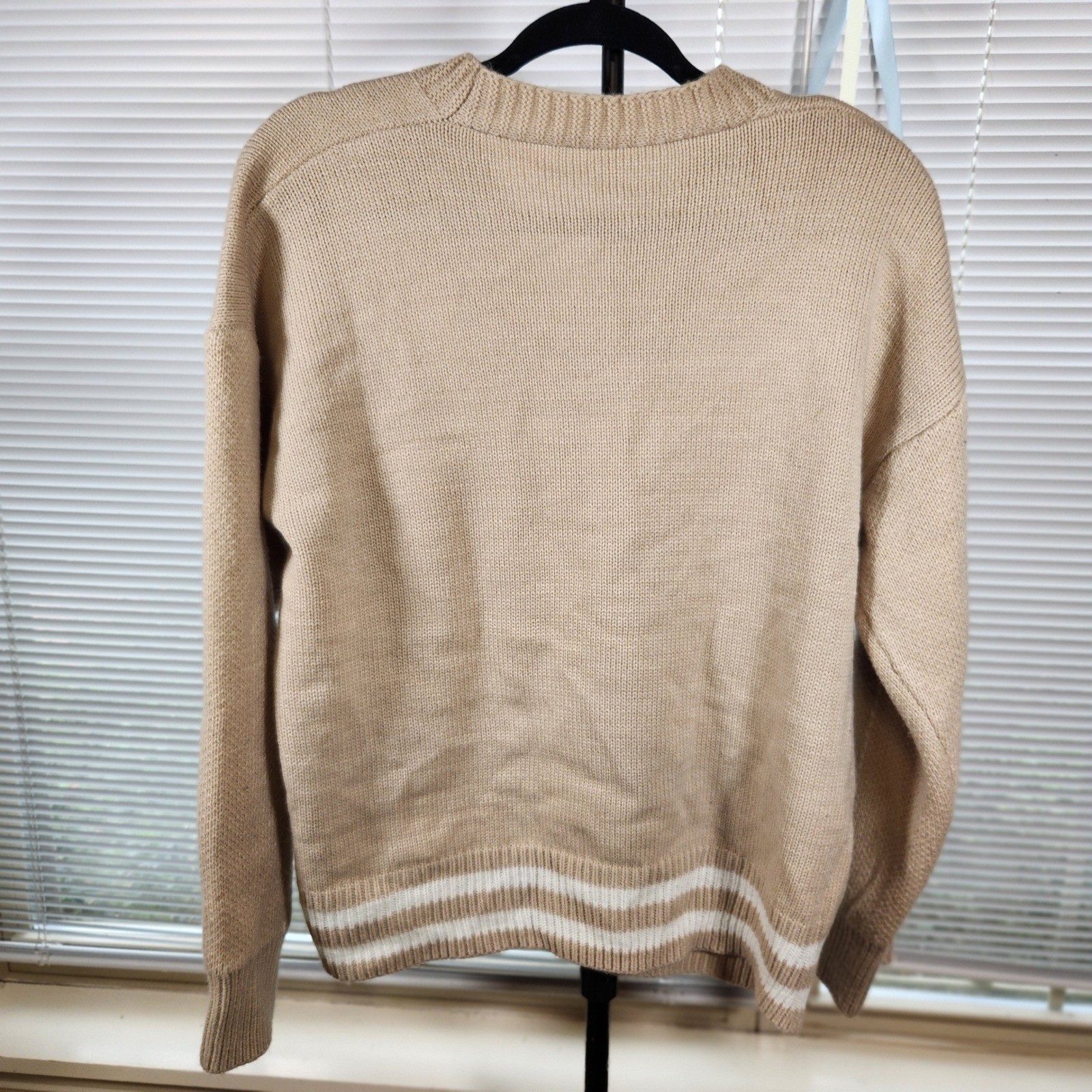 Beige Medium Tortoiseshell Button White Stripe V-… - image 3