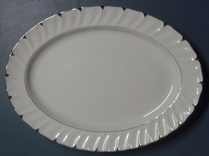 HEIRLOOM 3512 FINE CHINA SERVING PLATTER 12”W x 16¼”L