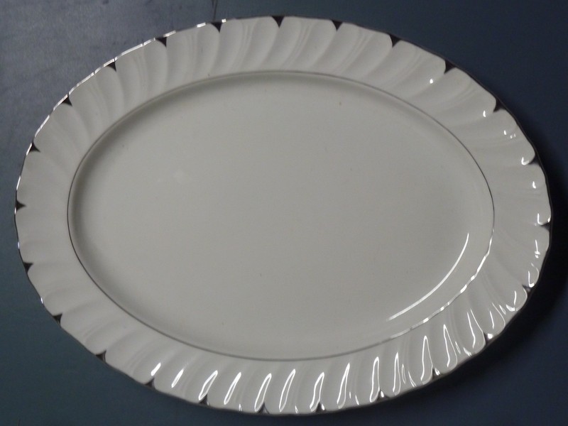 HEIRLOOM 3512 FINE CHINA SERVING PLATTER 12”W x 16¼”L