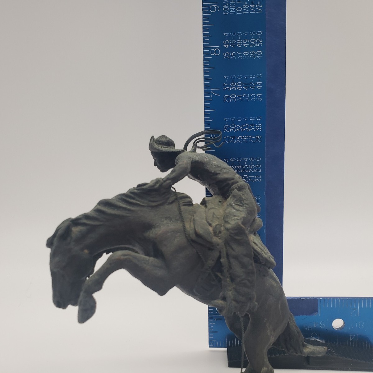 THE BRONCO BUSTER FREDERIC REMINGTON BRONZE SCULPTURE THE BRONCO BUSTER FREDERIC REMINGTON BRONZE SCULPTURE