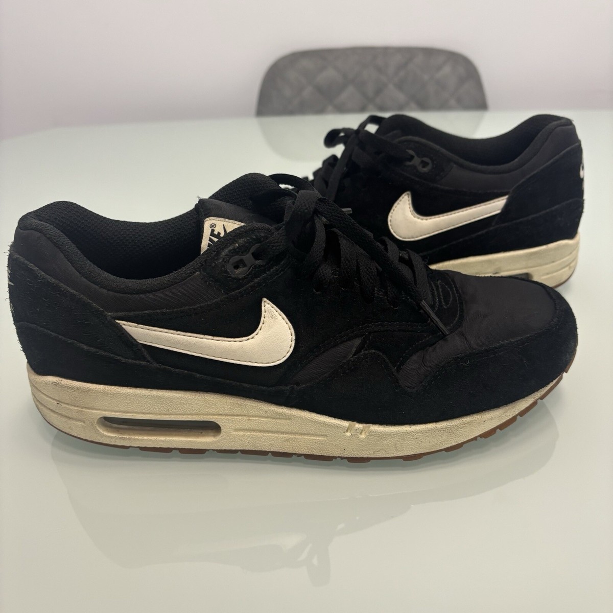 air max 1 essential black gum