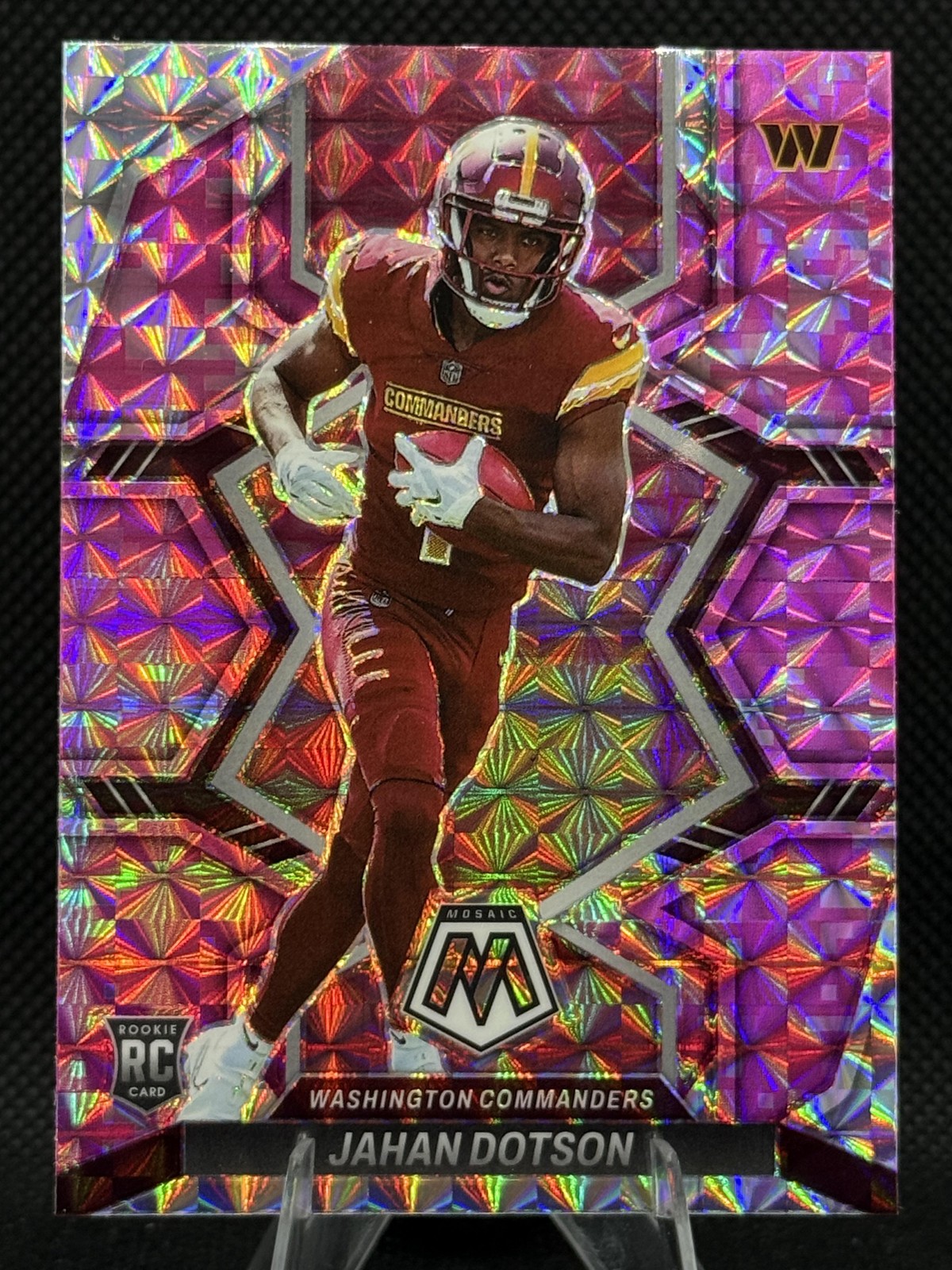 2022 Panini Mosaic #314 Jahan Dotson Mosaic Camo Pink Commanders
