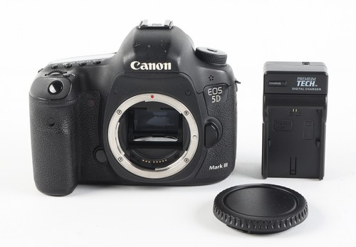 Canon EOS 5D Mark III DSLR Camera Body {22.3MP} with Battery & Charger