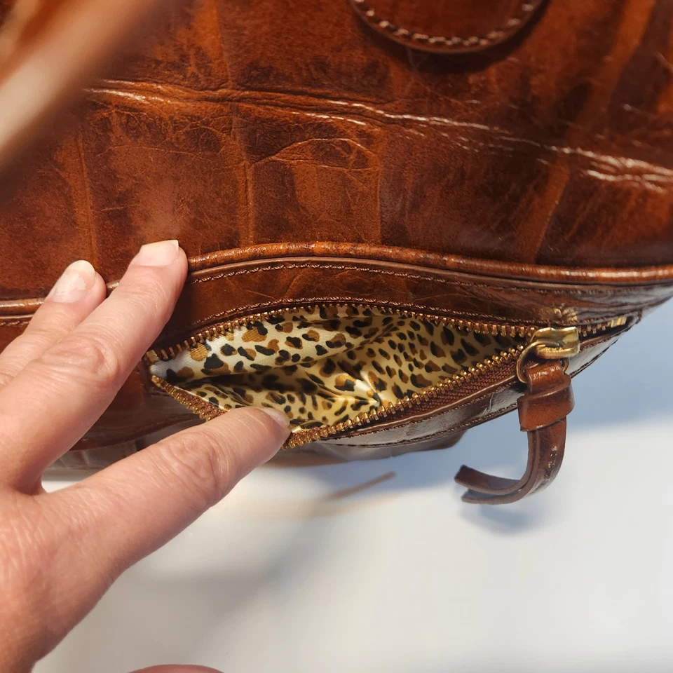 Bolso Bandolera Kate Landry Patrón Cocodrilo Cuero Marrón Foto 4 de 4