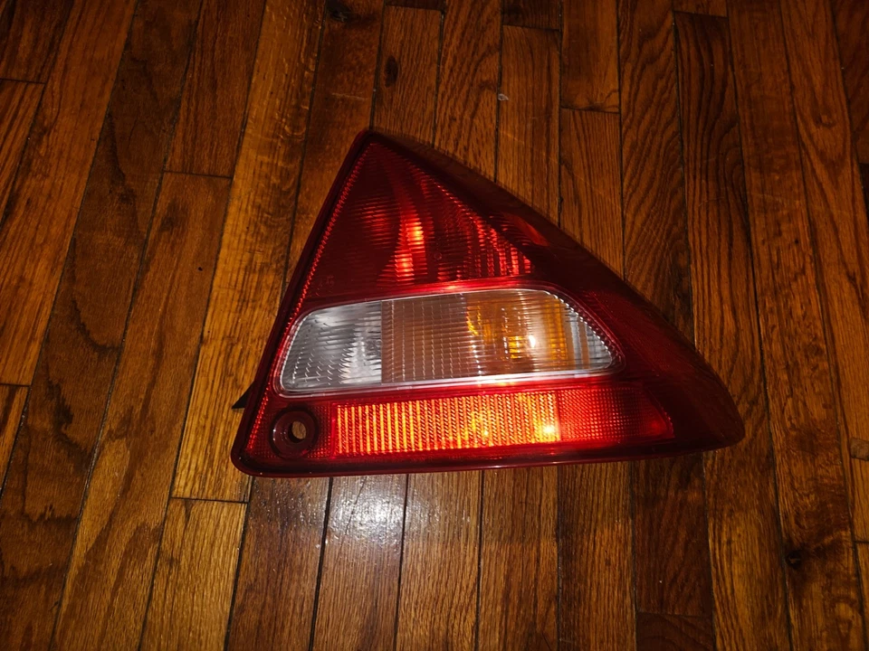 Luz trasera lateral derecha para pasajero Honda Insight 2000-2006, fabricante de equipos originales Foto 2 de 3