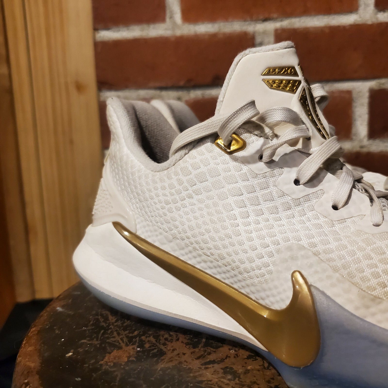 nike kobe mamba focus metallic gold