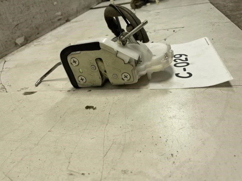 Honda Pilot 2011 actuador de pestillo de cerradura de puerta del lado del pasajero trasero derecho OEM+  Foto 2 de 4