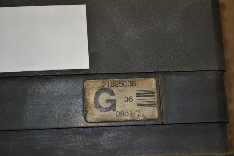 Оригинальный соединительный модуль коробки предохранителей 2000-2002 Saturn SL1 21025036 018-6F4 - Изображение 2 из 4