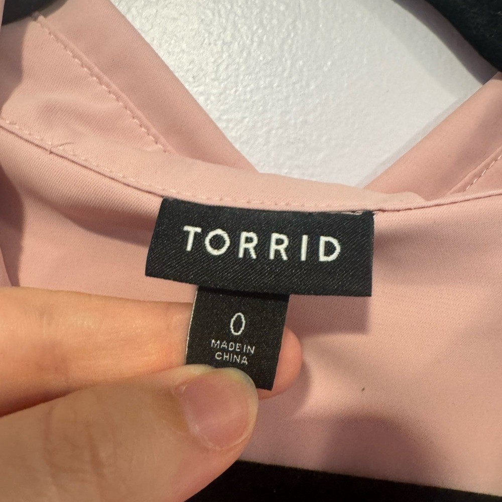 Light pink button Torrid button down size 0 - image 2